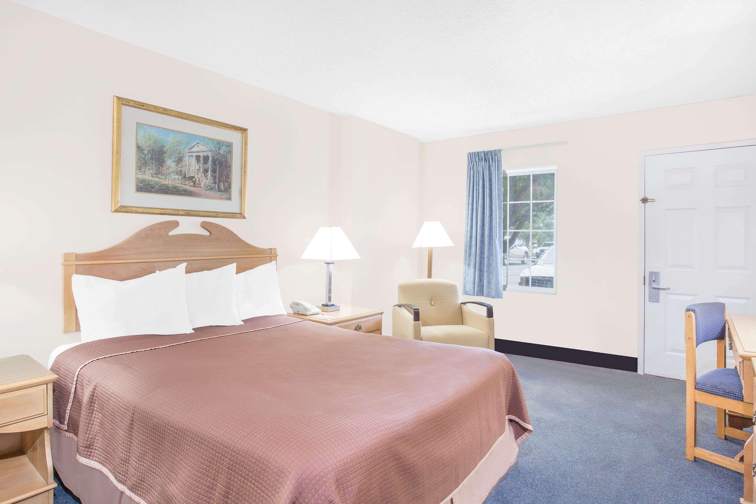 Howard Johnson By Wyndham Staunton Luaran gambar