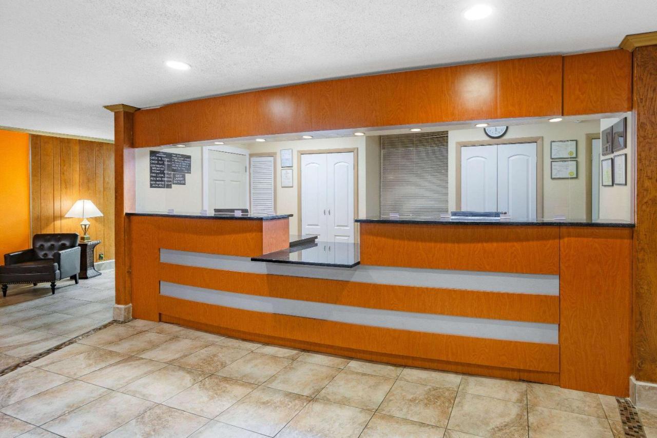Howard Johnson By Wyndham Staunton Luaran gambar