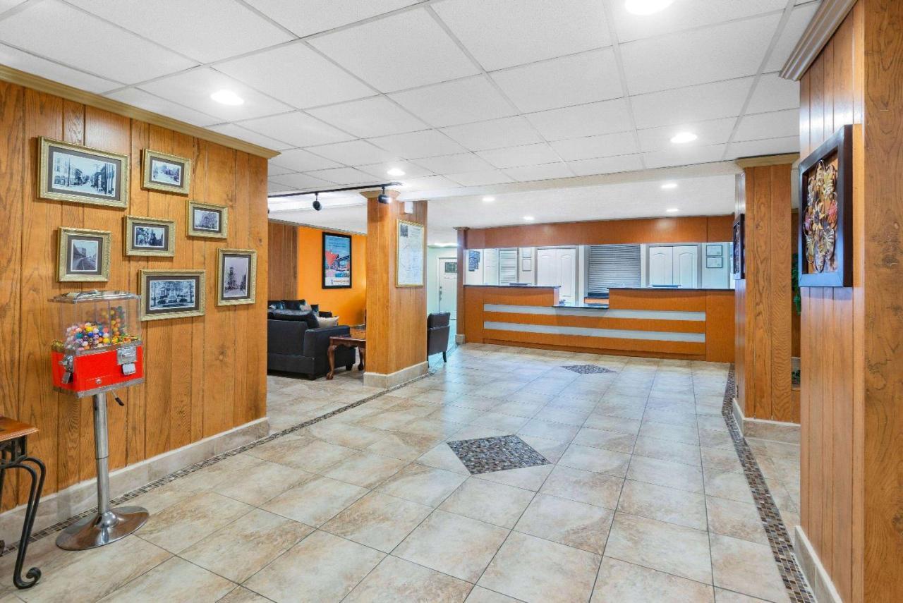 Howard Johnson By Wyndham Staunton Luaran gambar