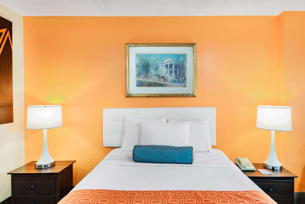 Howard Johnson By Wyndham Staunton Luaran gambar