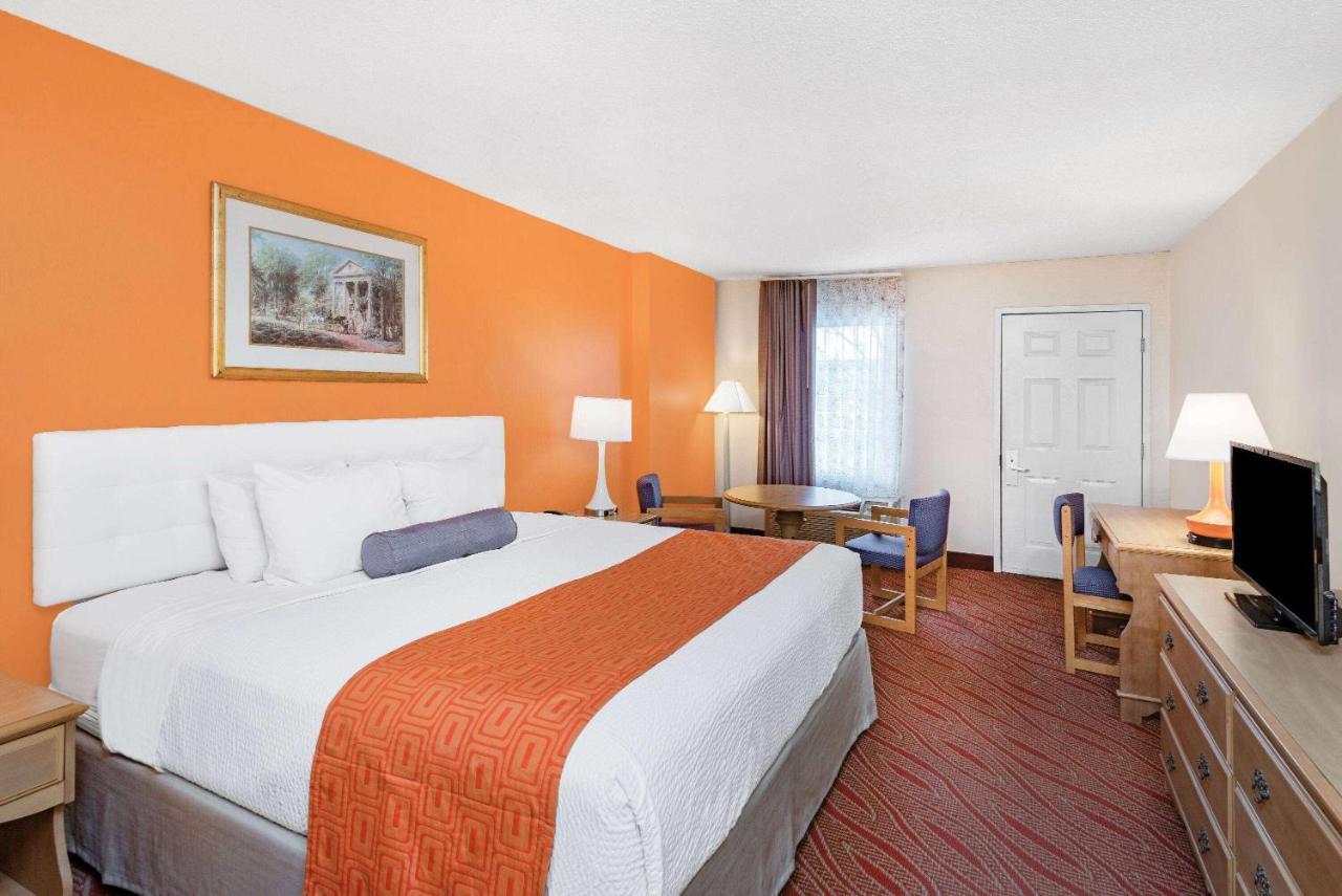 Howard Johnson By Wyndham Staunton Luaran gambar
