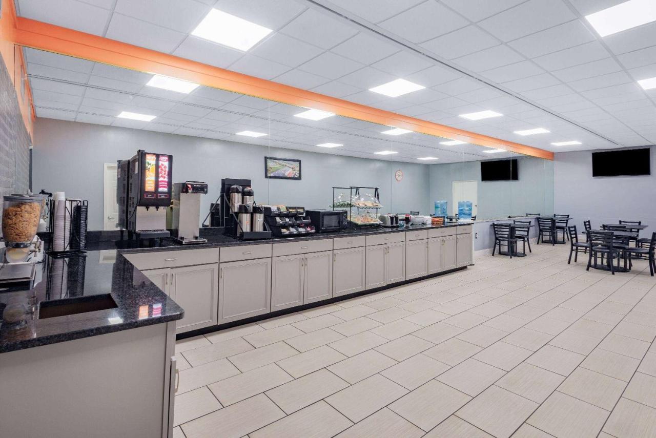 Howard Johnson By Wyndham Staunton Luaran gambar