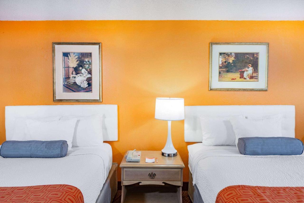 Howard Johnson By Wyndham Staunton Luaran gambar