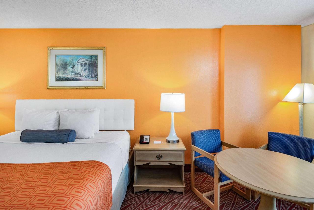 Howard Johnson By Wyndham Staunton Luaran gambar